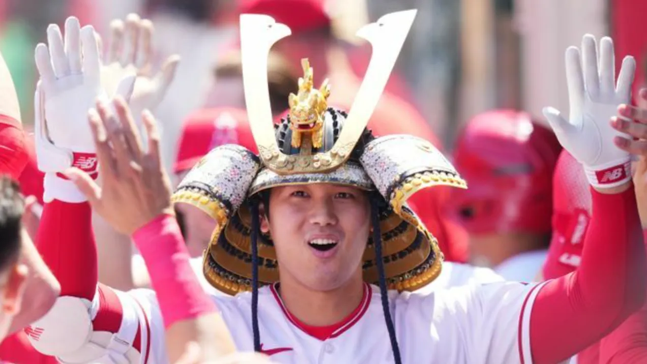 Capacete de samurai com kuwagata