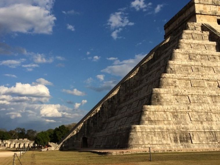 チチェン・イッツァ遺跡のククルカン降臨現象